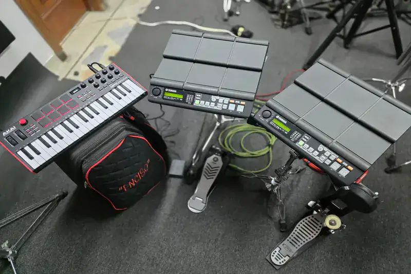 Electronic drum kit and sampler setup